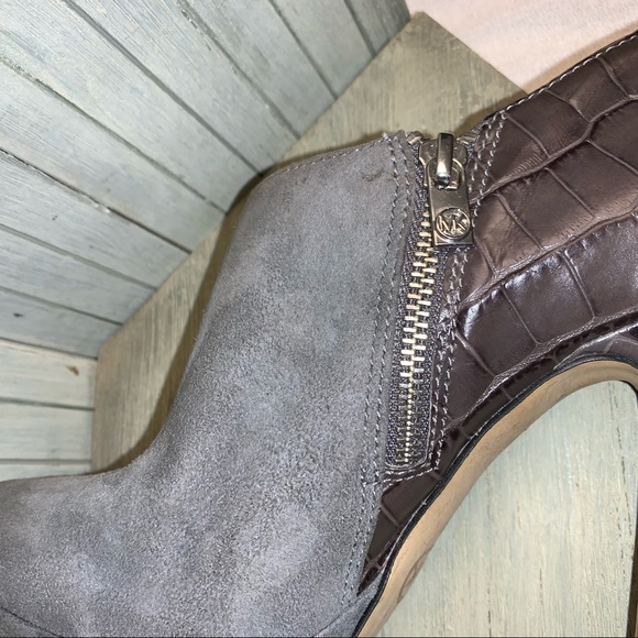 Michael Kors Gray Stiletto Suede & Patent Leather Heels 8M - Picture 3 of 11
